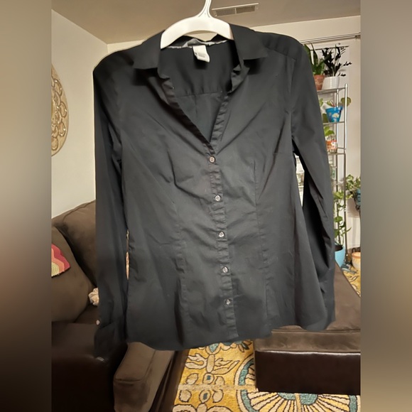 2 H & M button up blouses - Picture 3 of 5